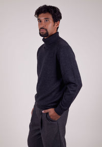 NAVY TURTLENECK