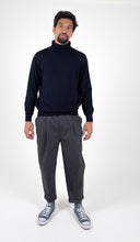 NAVY TURTLENECK