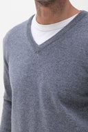 MIDDLE GREY LAMBSWOOL V-NECK JUMPER