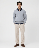 LIGHT GREY LAMBSWOOL V-NECK JUMPER